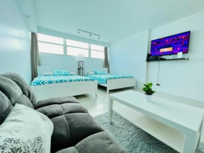 Castle 401 Oceanfront Studio with Pool, Tennis, Beach Access and FREE Parking